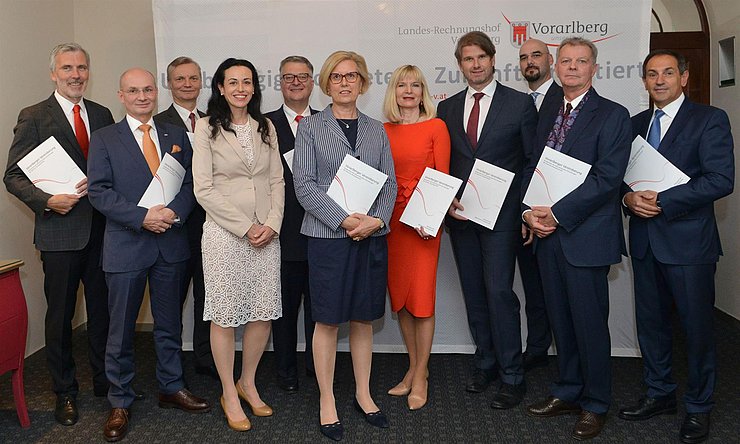 © LRH Vorarlberg RH Präsidentin Kraker mit der Direktorin und den Direktoren der Landesrechnungshöfe