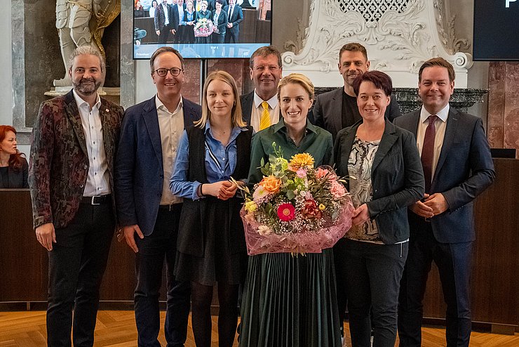 Die Klubobleute (v.li.) Markus Sint, Dominik Oberhofer, Elisabeth Fleischanderl, Jakob Wolf, Gebi Mair und Markus Abwerzger mit Präsidentin Sonja Ledl-Rossmann (2.v.re.) und Monika Aichholzer-Wurzer